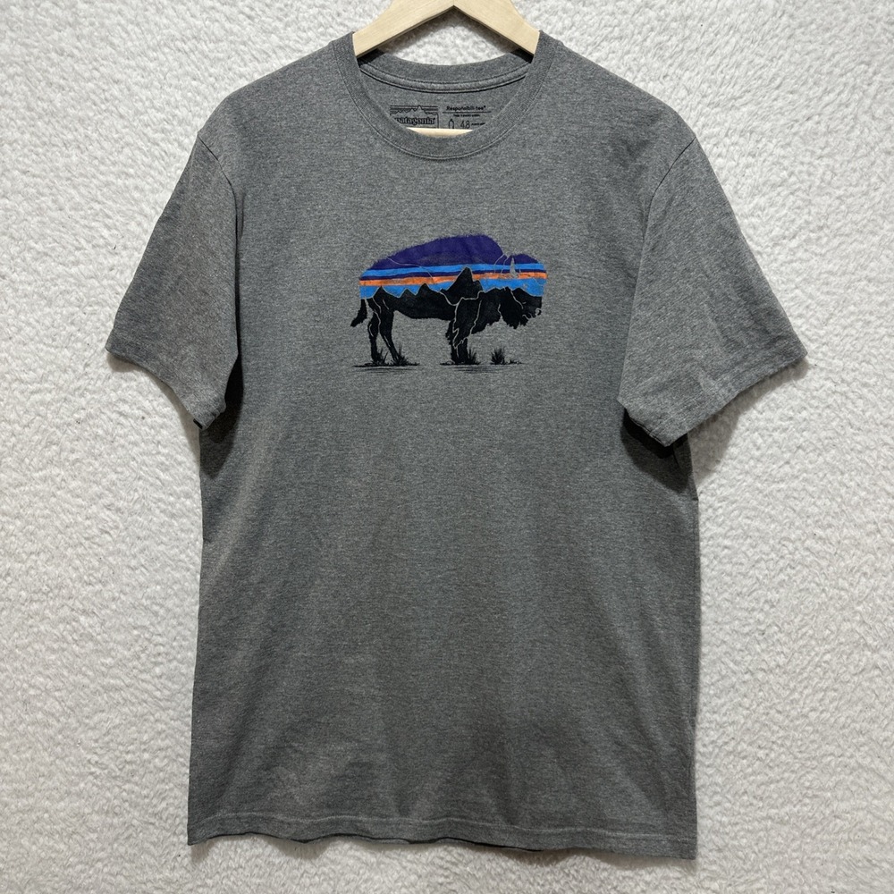 Patagonia Men's T-shirt Size L Bison Buffalo Graphic Gray Short Sleeve